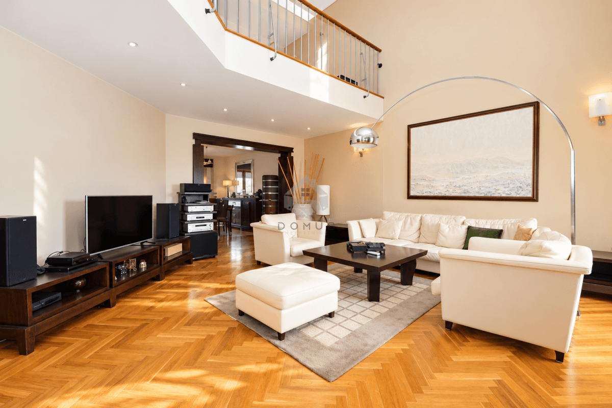 Izdavanje četvorosobnog dupleks stana od 280m2, Preko Morače, Podgorica