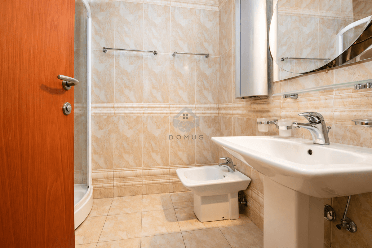 Izdavanje četvorosobnog dupleks stana od 280m2, Preko Morače, Podgorica - Слика 17
