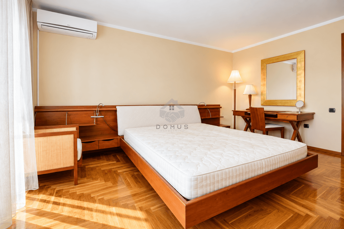 Izdavanje četvorosobnog dupleks stana od 280m2, Preko Morače, Podgorica - Слика 11