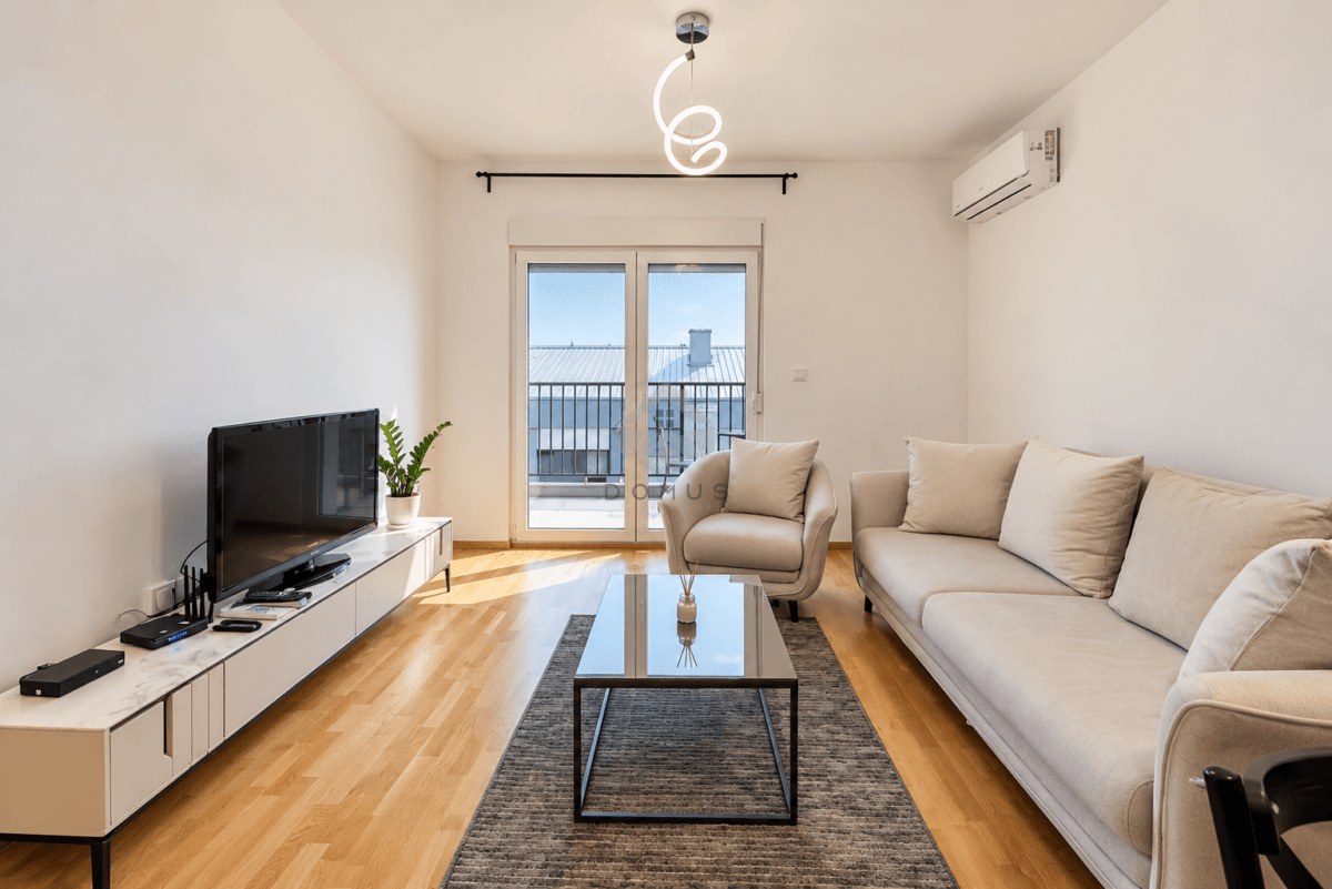 Namješten jednosoban stan od 49 m², Stara Varoš, Podgorica — 2
