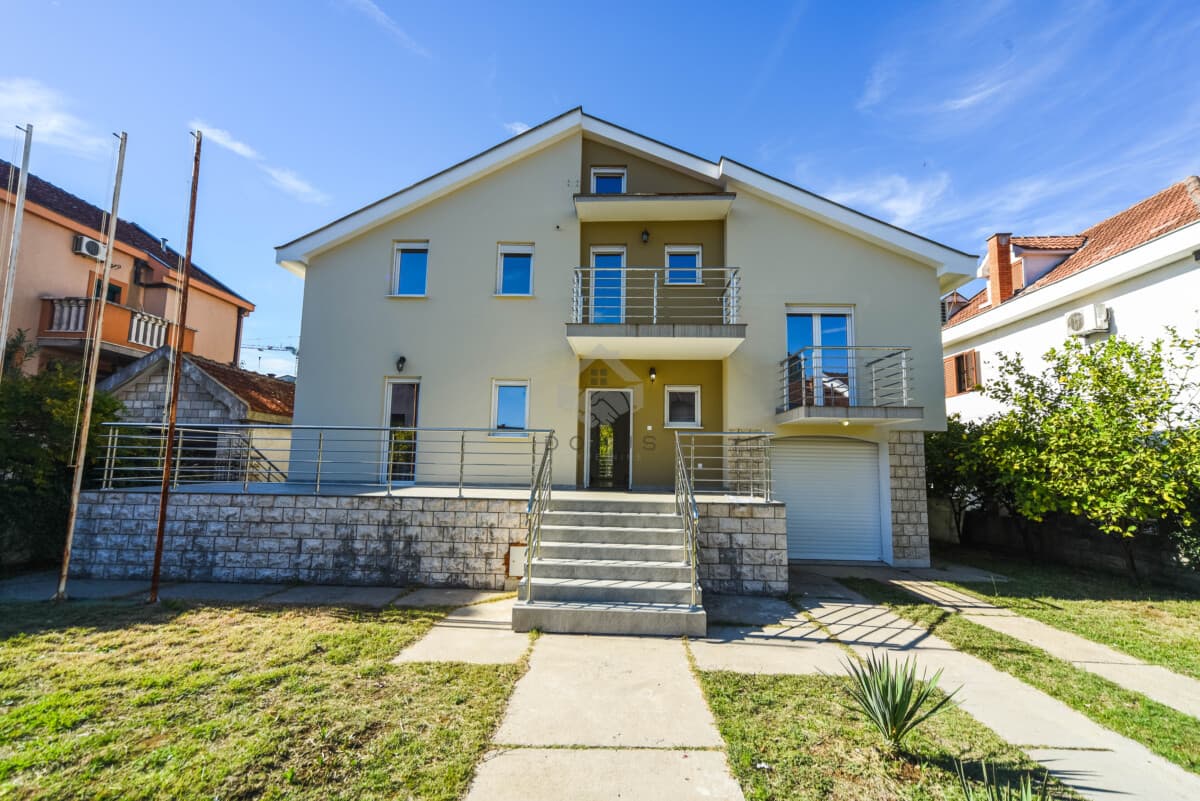 Kuća od 500 m² sa placem od 350 m² za izdavanje, Stari Aerodrom, Podgorica