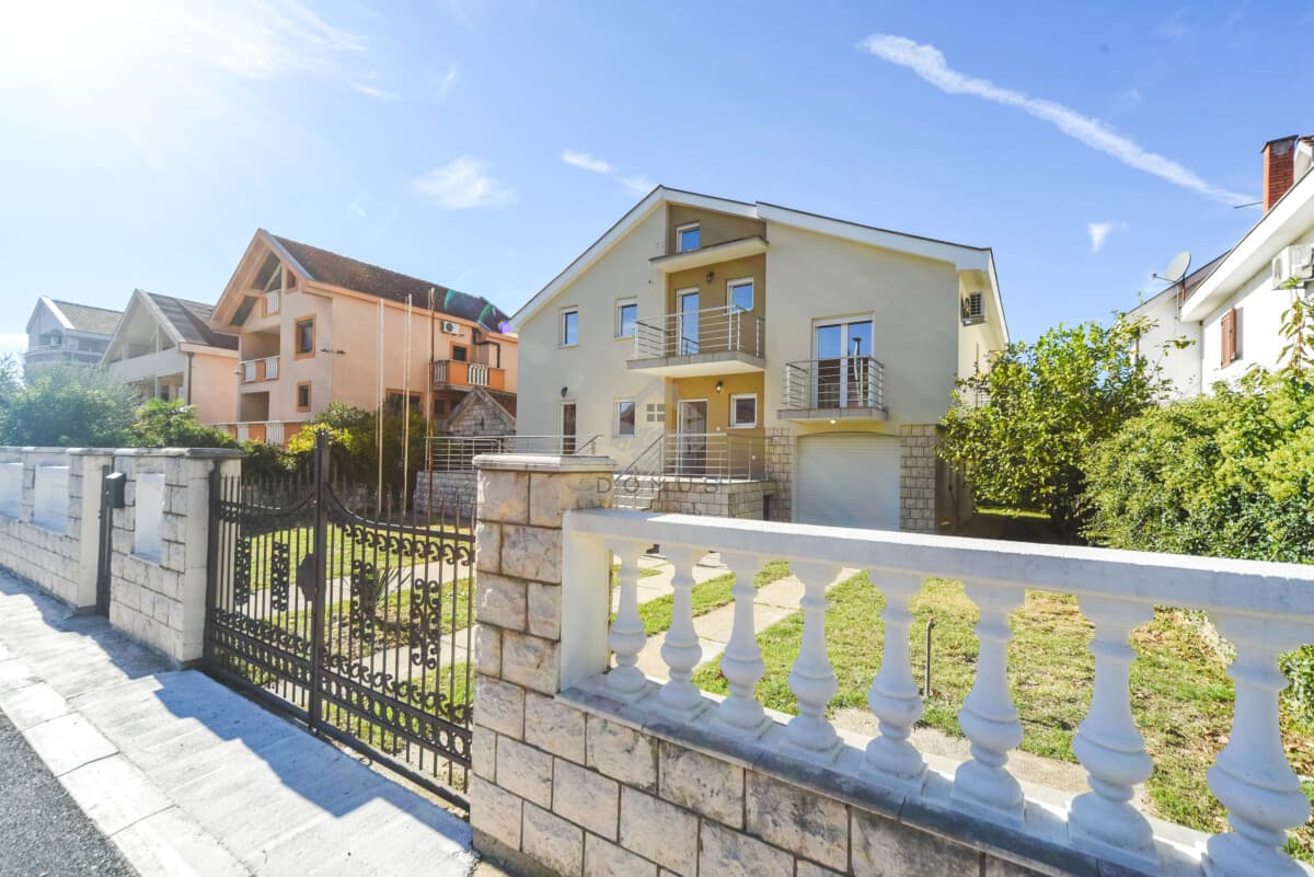 Kuća od 500 m² sa placem od 350 m² za izdavanje, Stari Aerodrom, Podgorica — 2