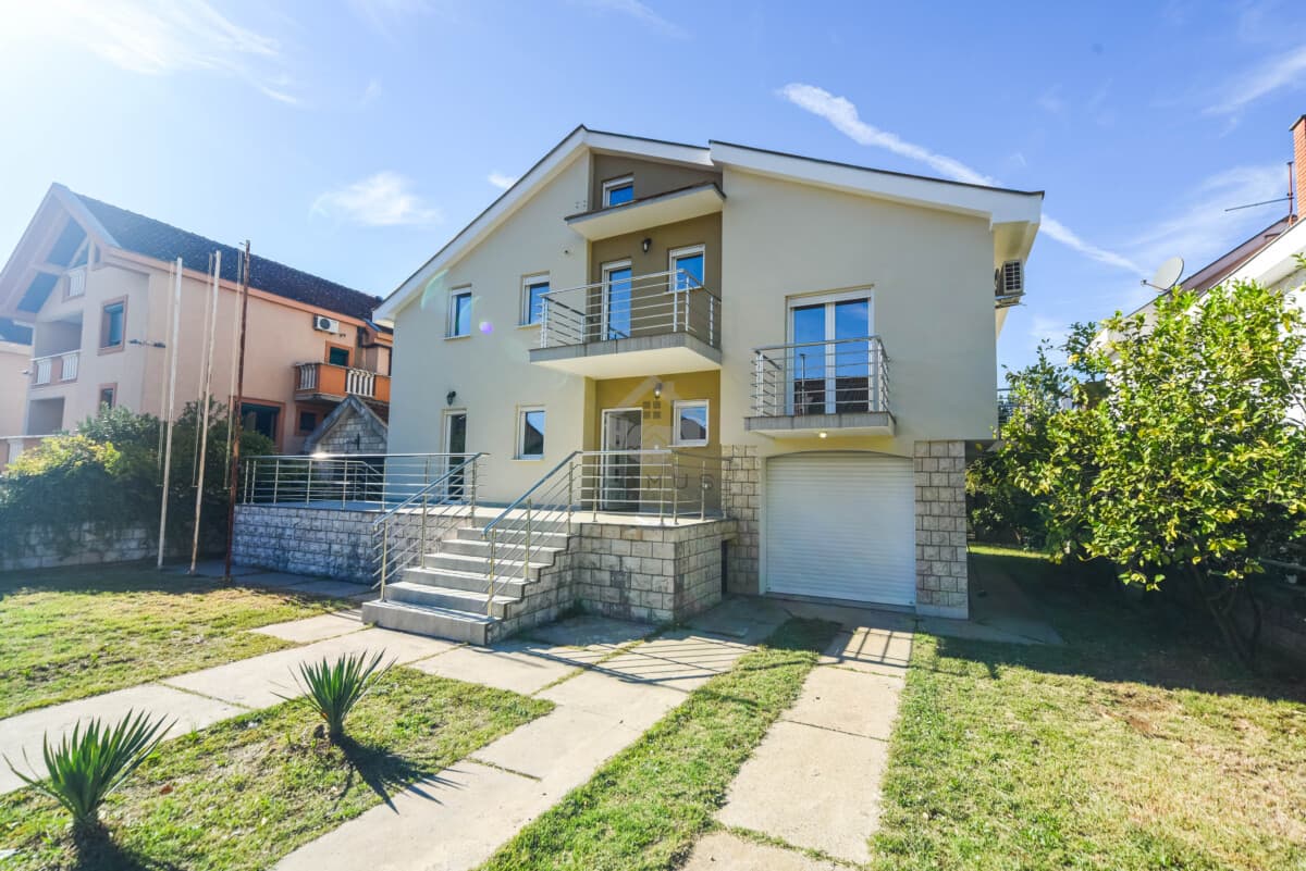 Huis van 500 m² met perceel van 350 m² te huur, Stari Aerodrom, Podgorica - Afbeelding 3