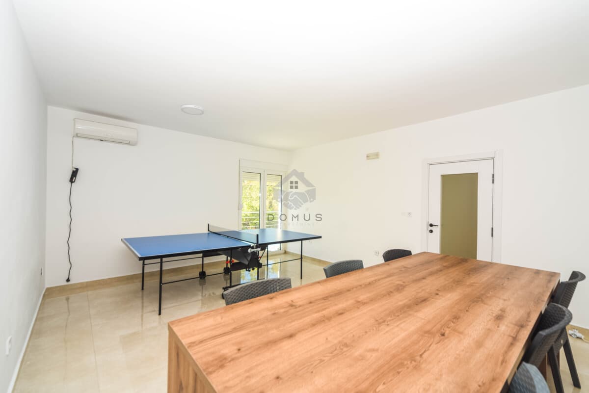 Huis van 500 m² met perceel van 350 m² te huur, Stari Aerodrom, Podgorica - Afbeelding 5