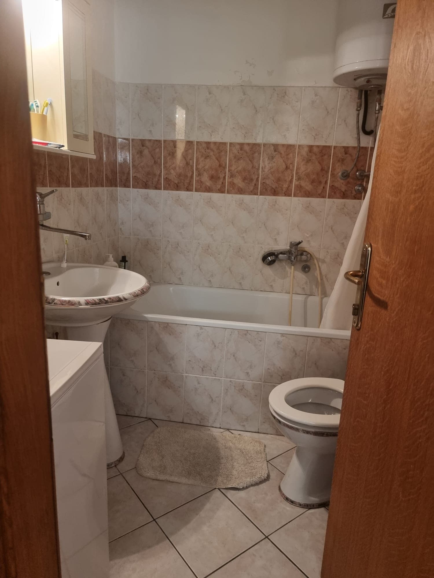Budva'nın Kalbinde Eşsiz Manzaralı Daire - Görsel 12