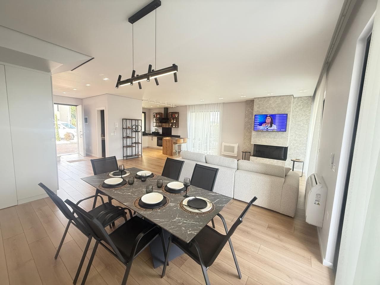 Duplex vila s vlastním bazénem a parkováním v Qerret, Tirana - Obrázek 4
