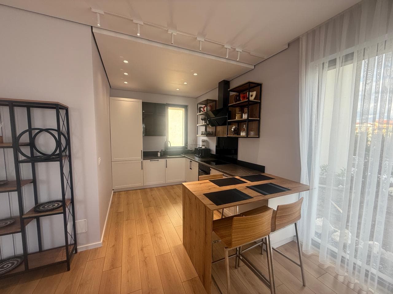 Duplex vila s vlastním bazénem a parkováním v Qerret, Tirana - Obrázek 8