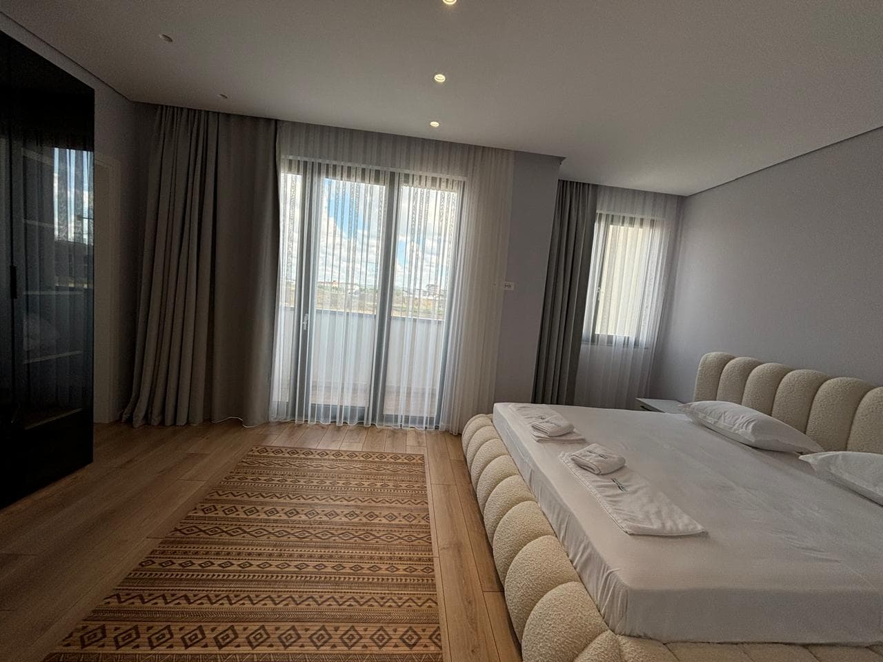 Duplex vila s vlastním bazénem a parkováním v Qerret, Tirana - Obrázek 11