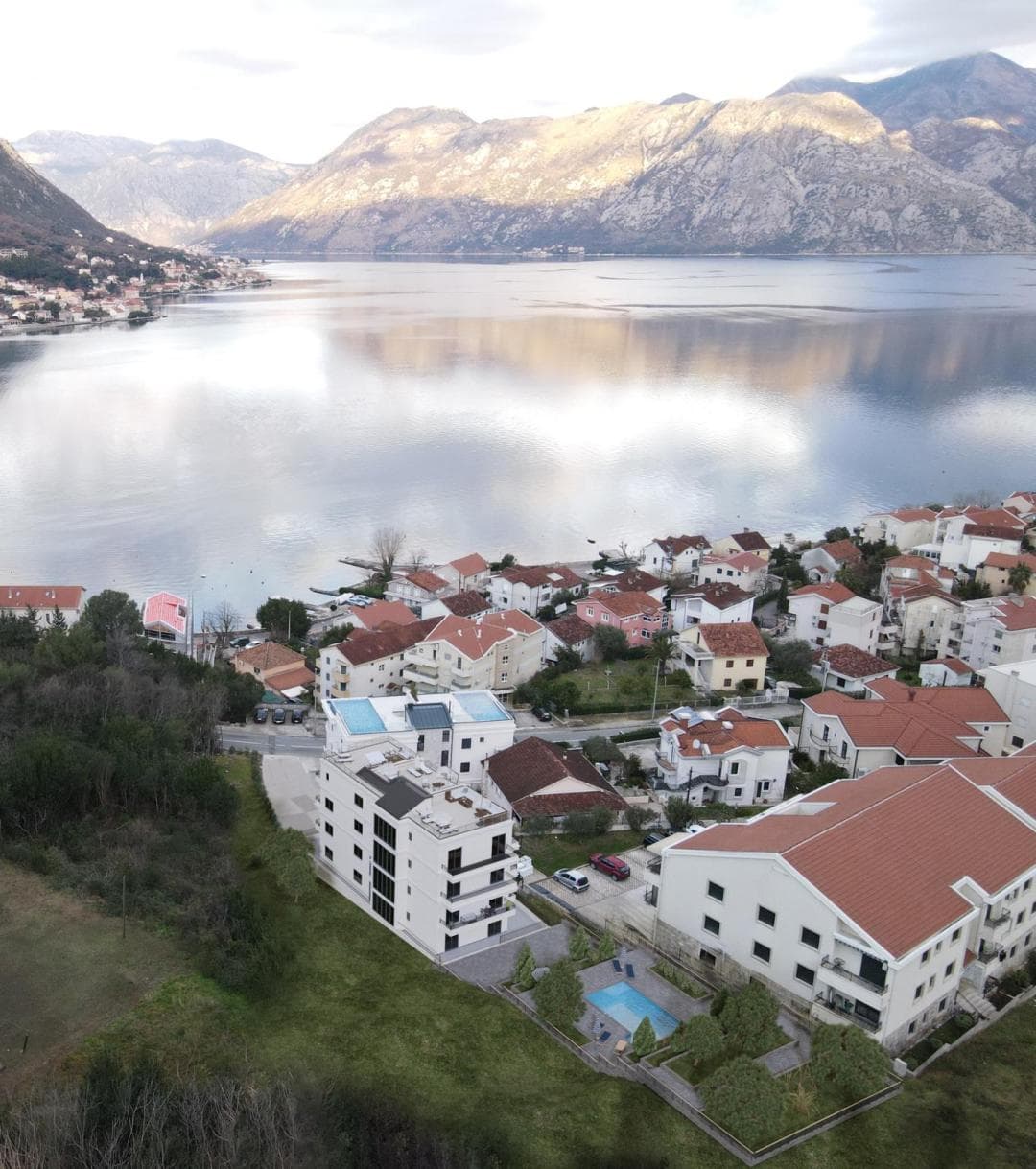 Kotor, Dobrota'da Deniz Manzaralı Yaşam
