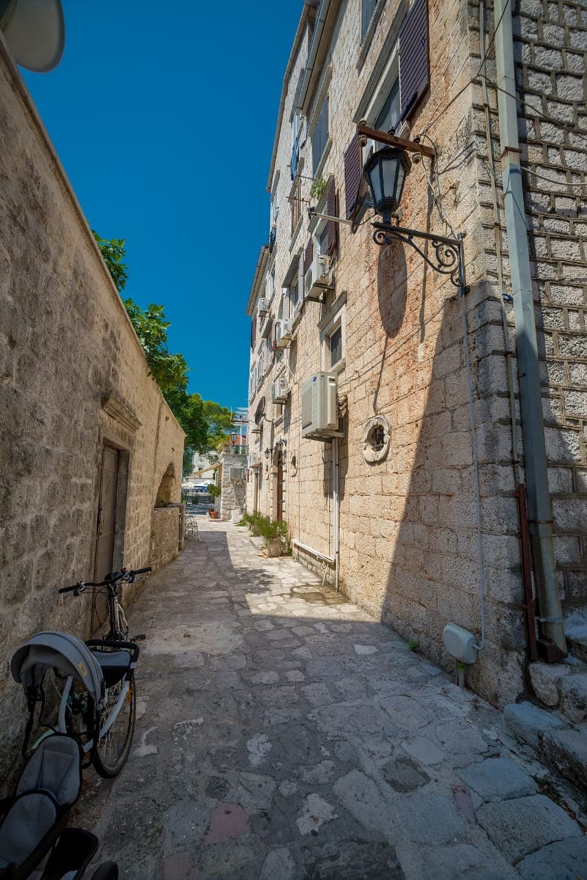 Perast'ta Birinci Sırada Satılık Özel Dubleks Daire - Görsel 2