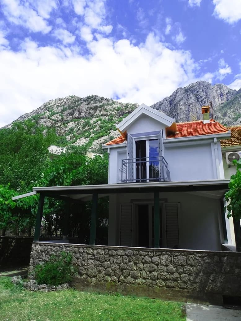 Kotor Koyu'nda Şirin Müstakil Ev — 2
