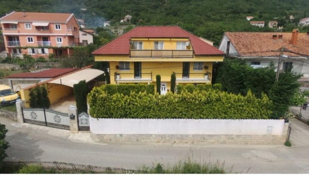 Müstakil Villa ile Geniş Bahçe