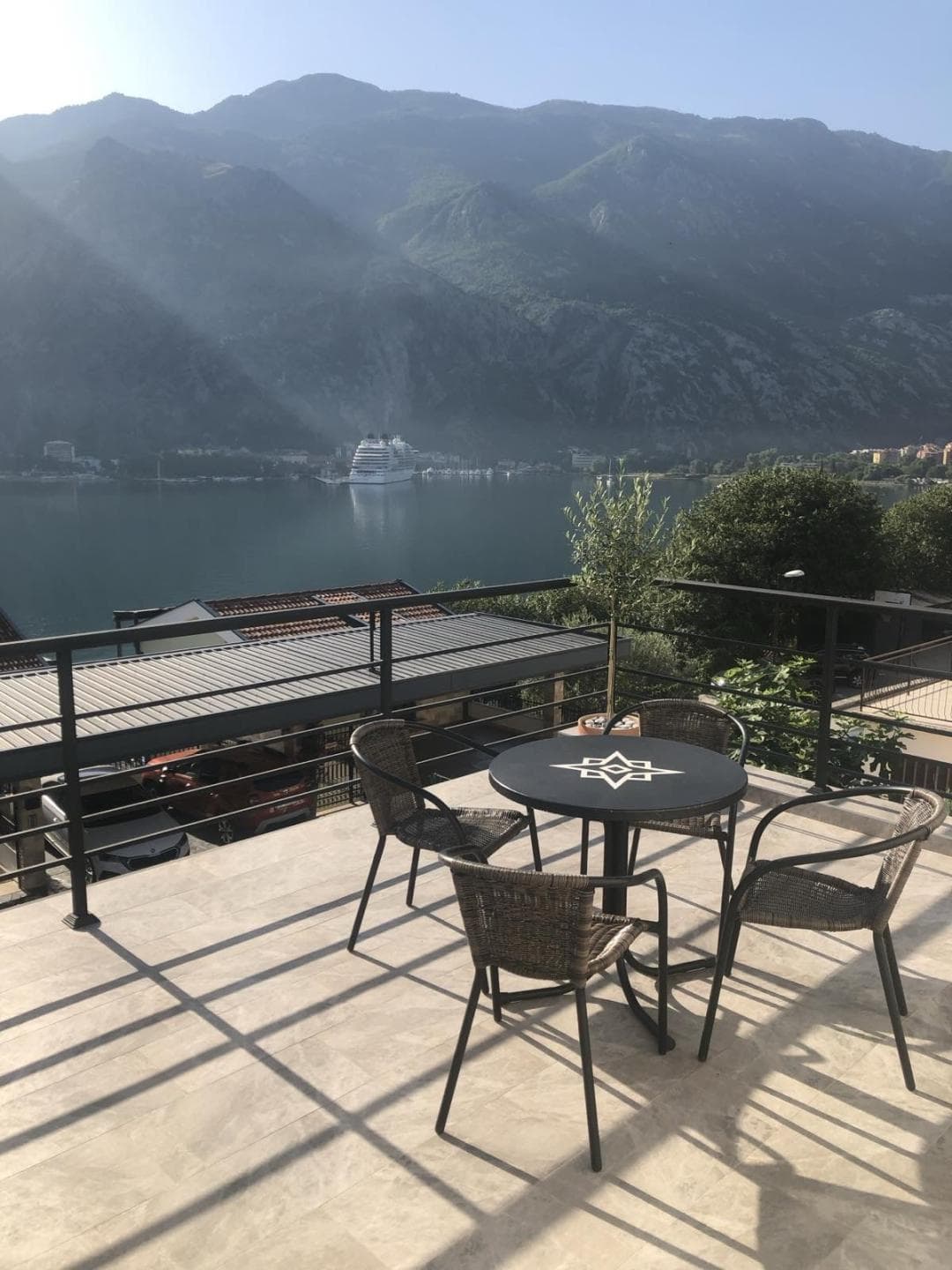 Kotor Koyu'nda Özel Ev