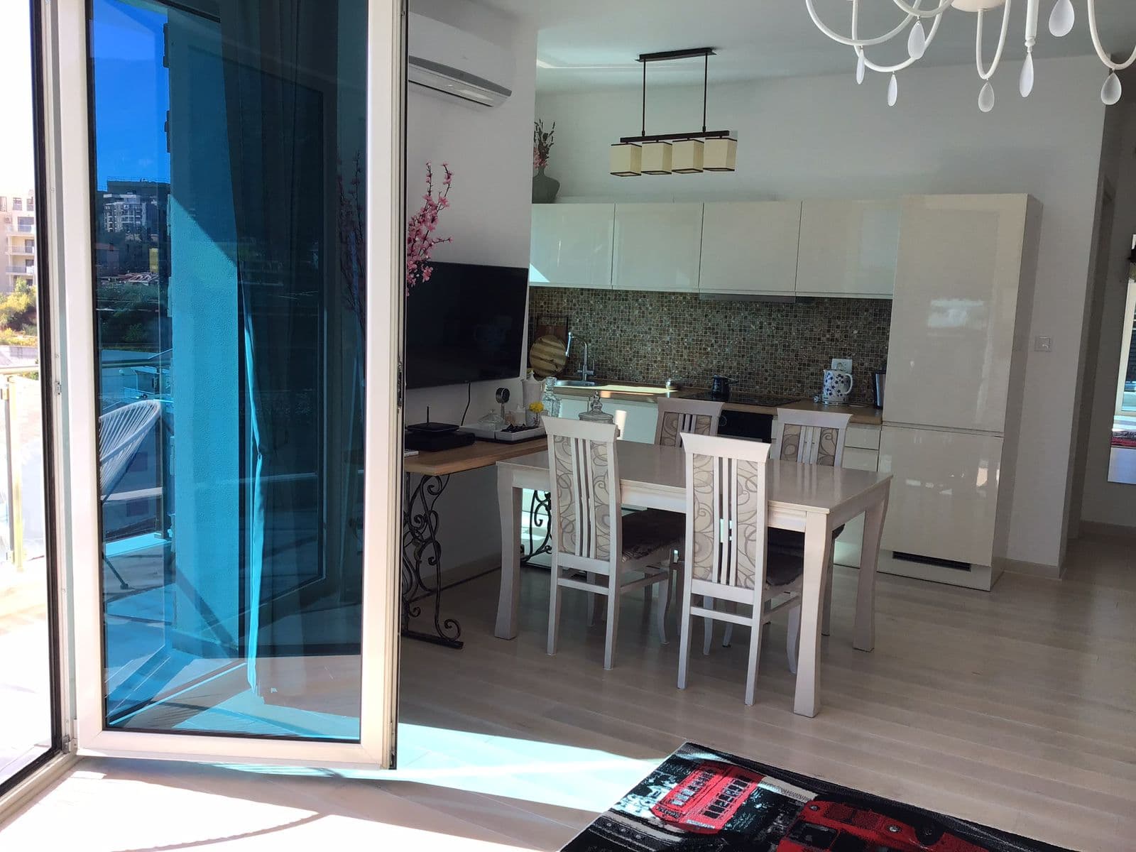 Appartamento arredato con vista mare a Bečići - Immagine 5