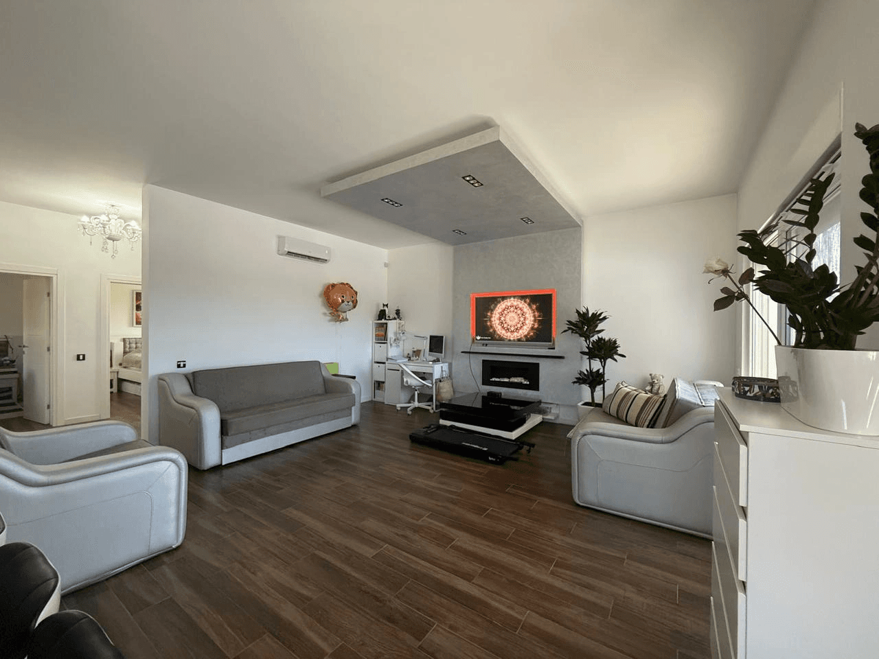 Két hálószobás villa medencével eladó Krimovicában - 3. kép