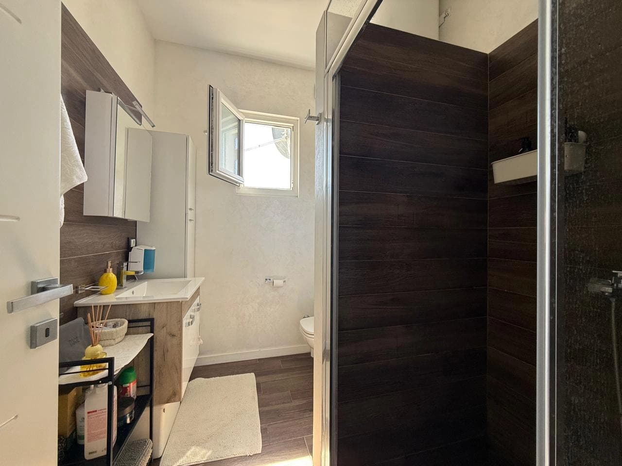 Két hálószobás villa medencével eladó Krimovicában - 11. kép