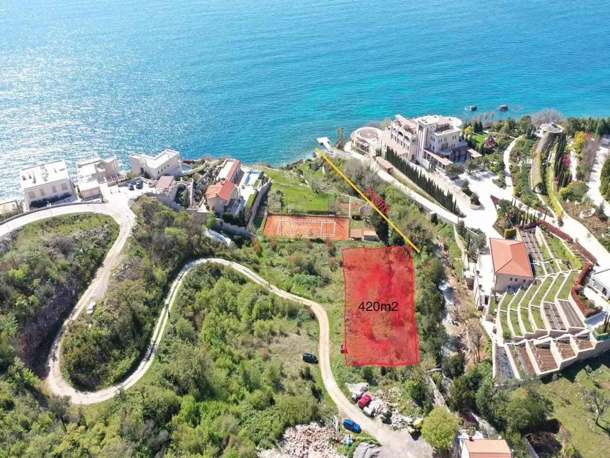 Deniz Kıyısında İnşaat Arazisi — 2