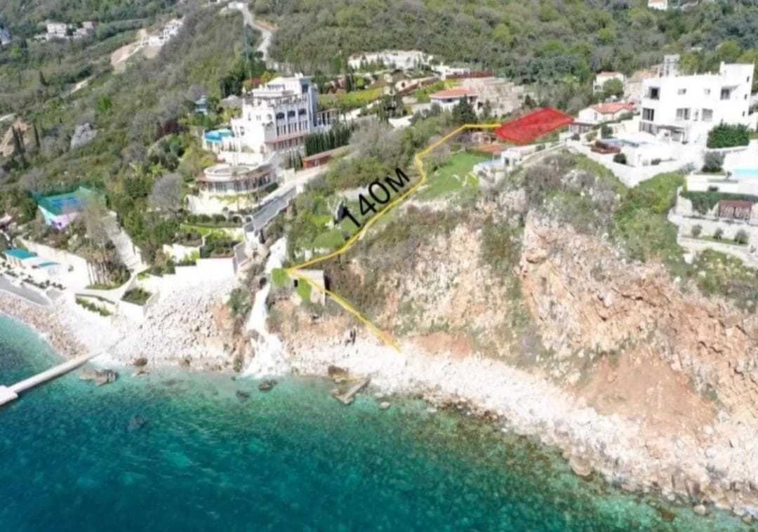 Deniz Kıyısında İnşaat Arazisi