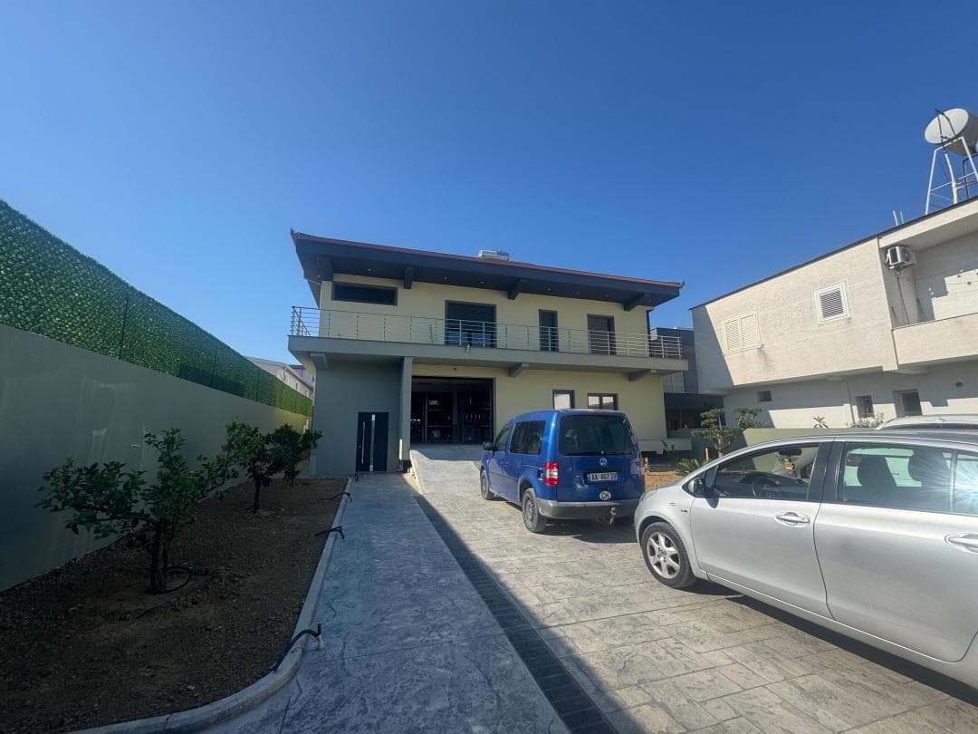 Durrës'te Modern Eşyalı Villa