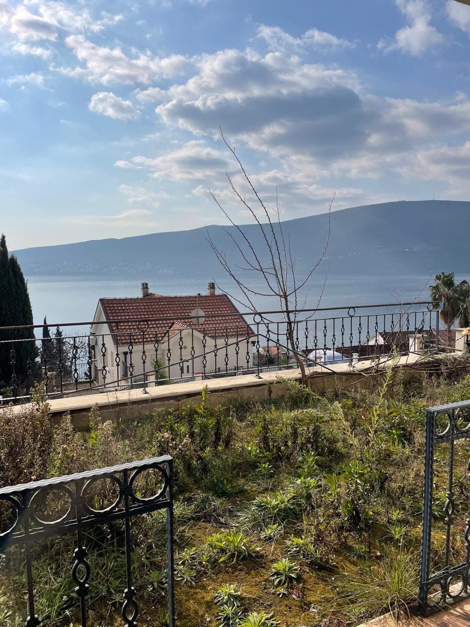 Bijela'da Satılık Deniz Manzaralı Daireler — 2