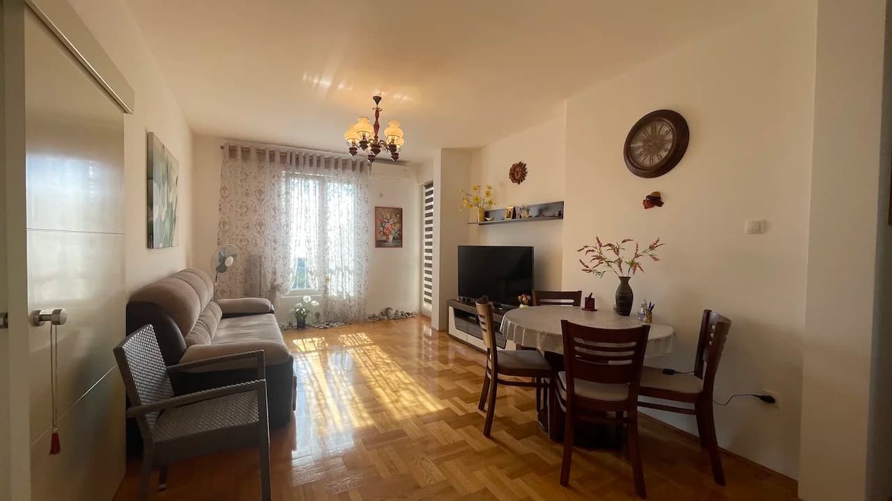 Bečići'nde Deniz Manzaralı Şirin Daire - Görsel 3