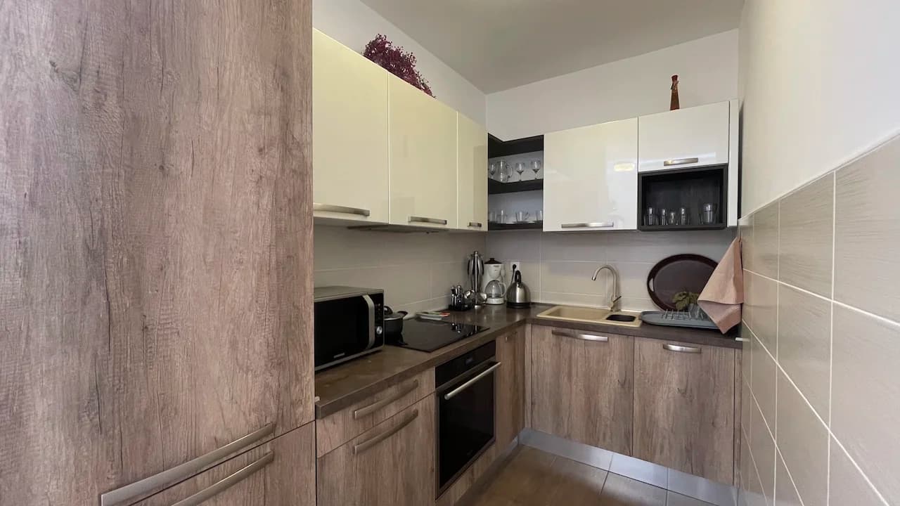 Bečići'nde Deniz Manzaralı Şirin Daire - Görsel 8