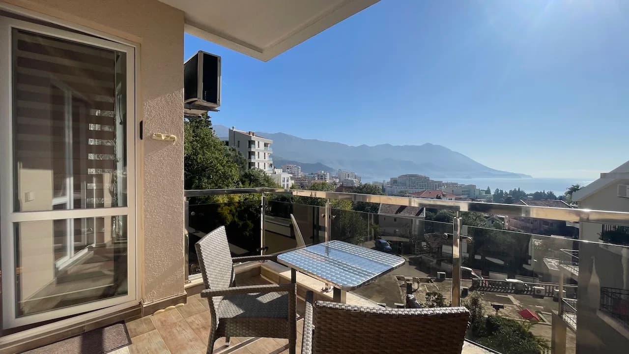 Bečići'nde Deniz Manzaralı Şirin Daire - Görsel 2