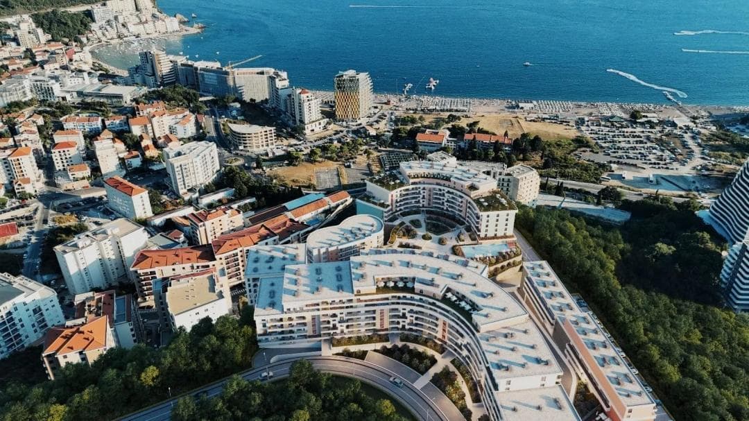 Bečići'de Deniz Manzaralı 2+1 Daire