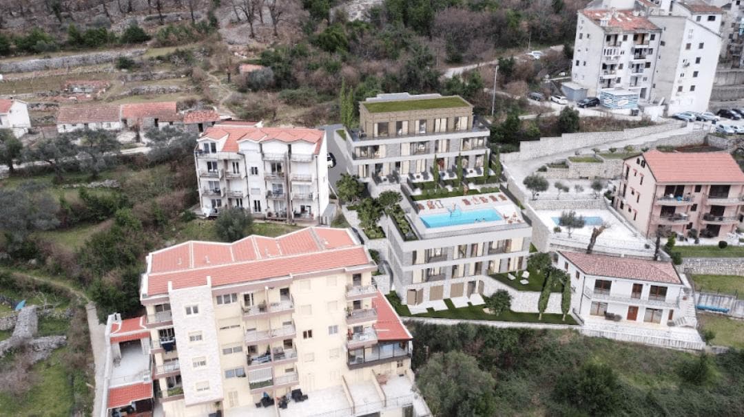 Dobrota'da Havuzlu, Yeşil Vaha ve Deniz Manzaralı Modern Konutlar
