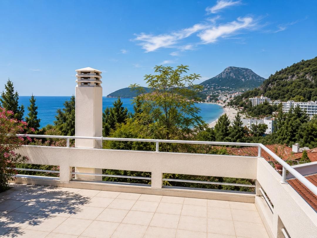 Sutomore'da Malibu Plajı'na Sadece 100 Metre Mesafede Denize Sıfır Ev