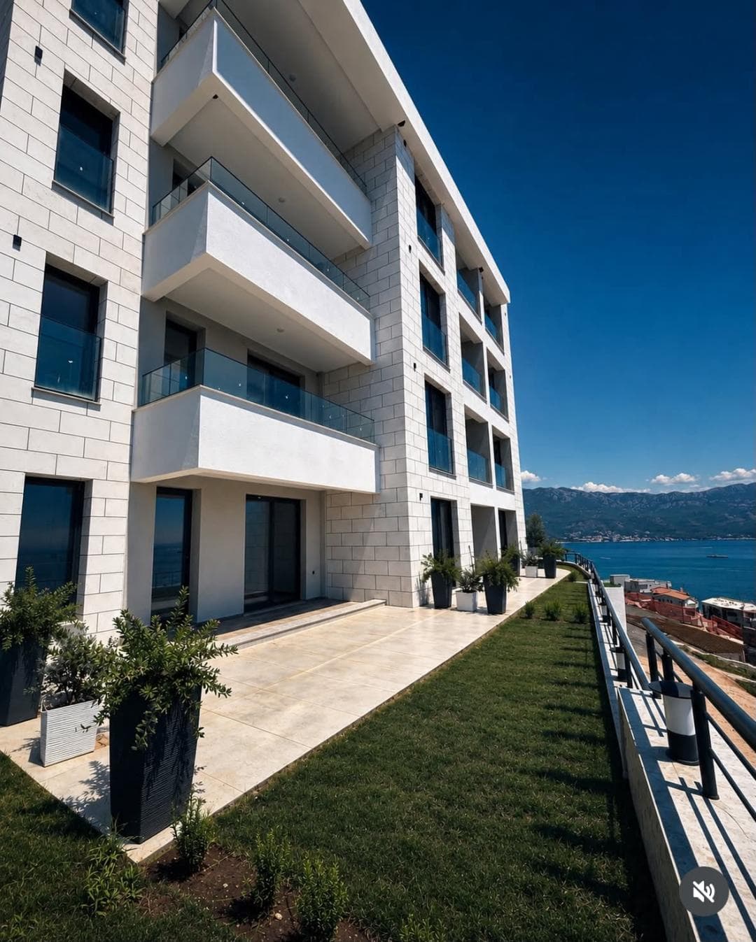 Budva, Karadağ'da Panoramik Adriyatik Residanslar - Görsel 1