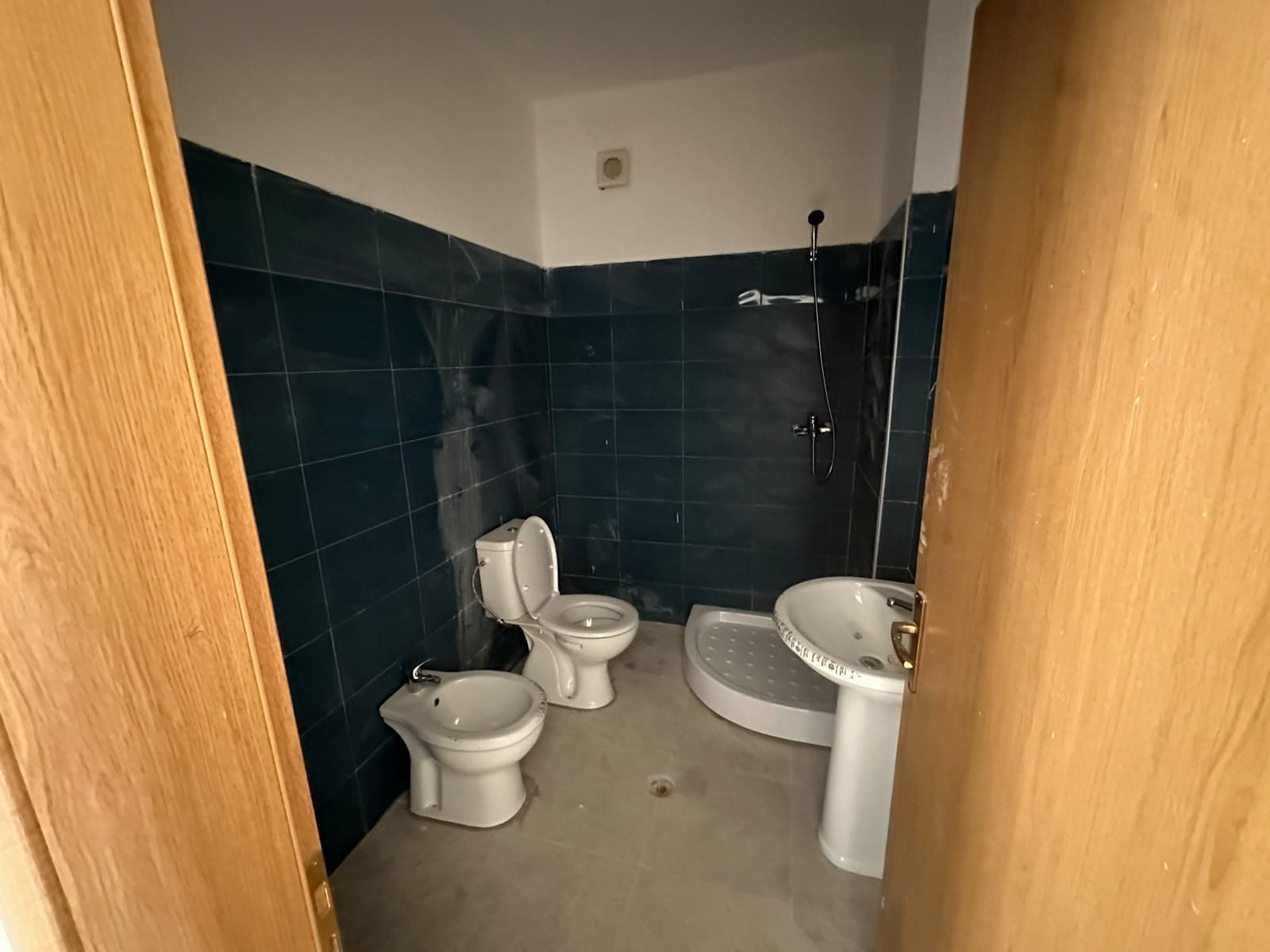 Shkembi i Kavajes'te Satılık 3+1 Daire - Görsel 9