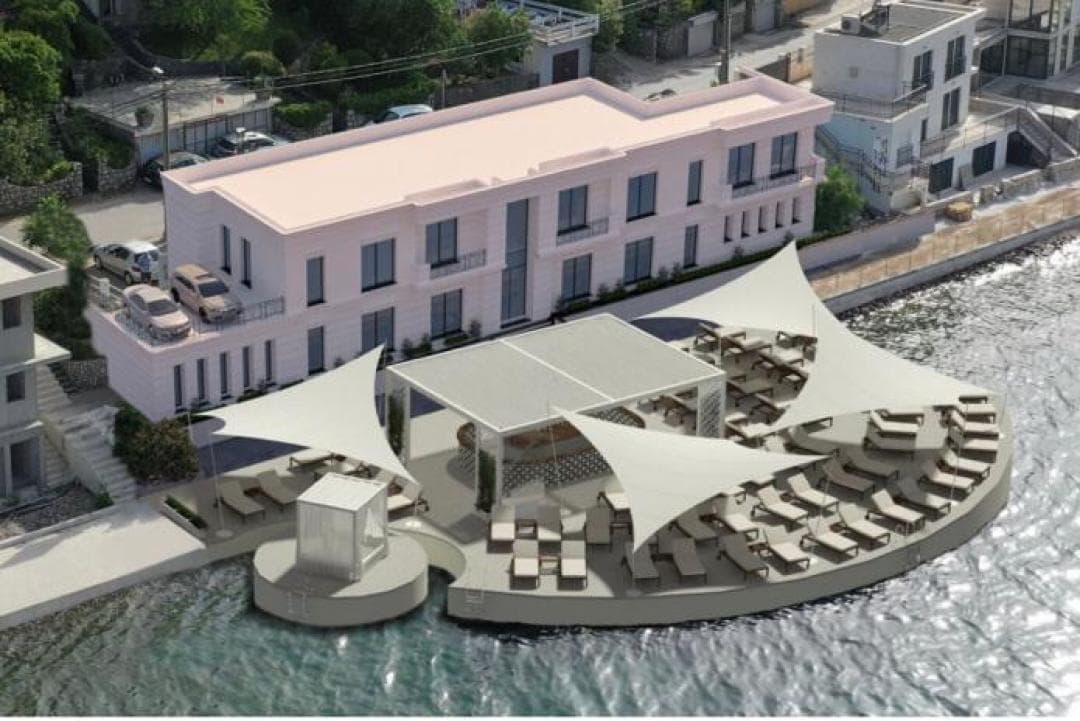 Tivat'ta Mini Otel ve Yat Kulübü