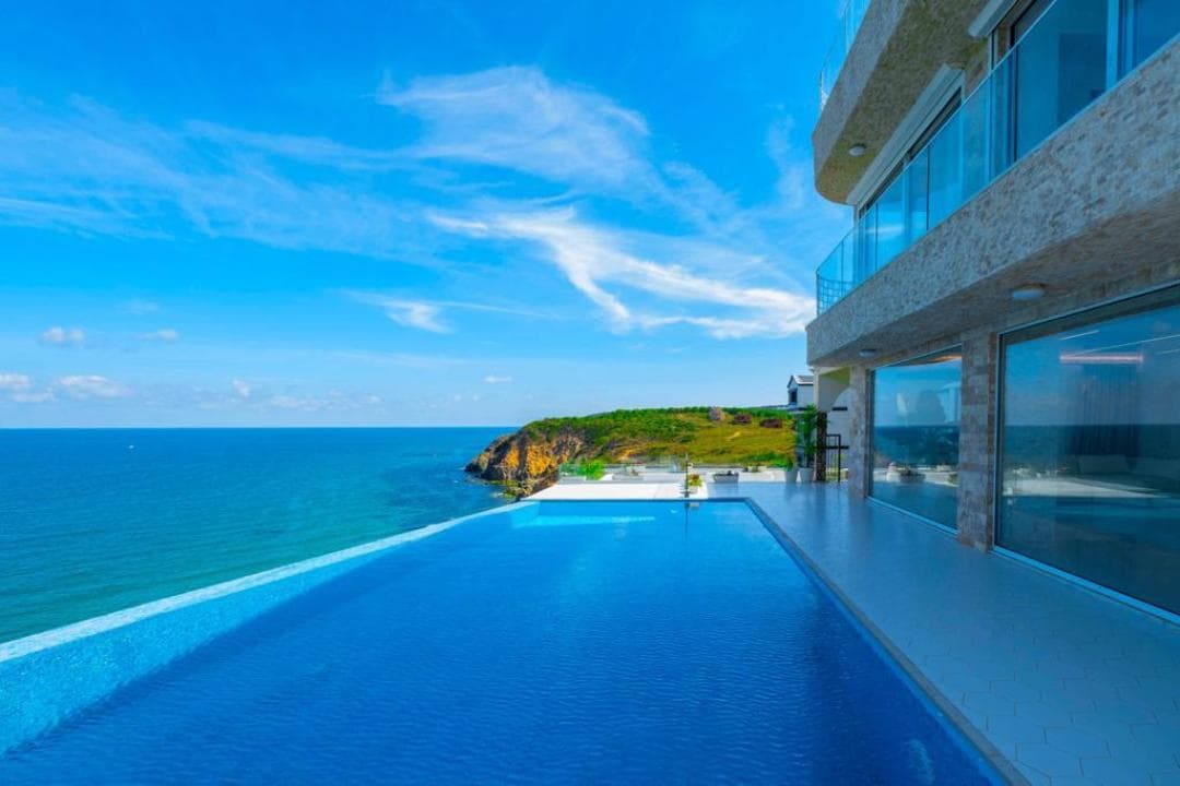 İstanbul'da Nefes Kesen Lüks Deniz Kenarı Villa