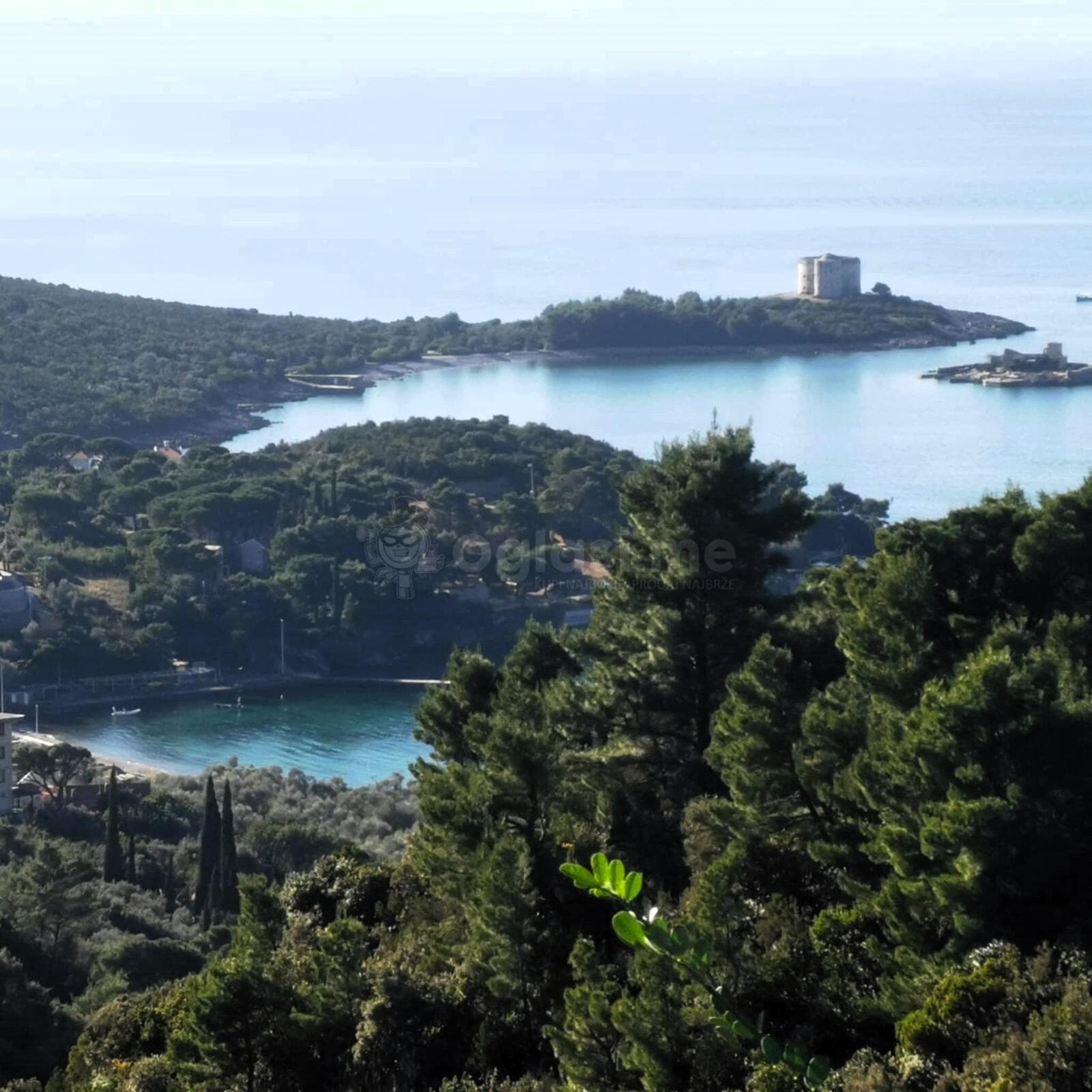 Lustica Yarımadası'nda, nefes kesen manzaralı lüks villa inşaatı için arsa