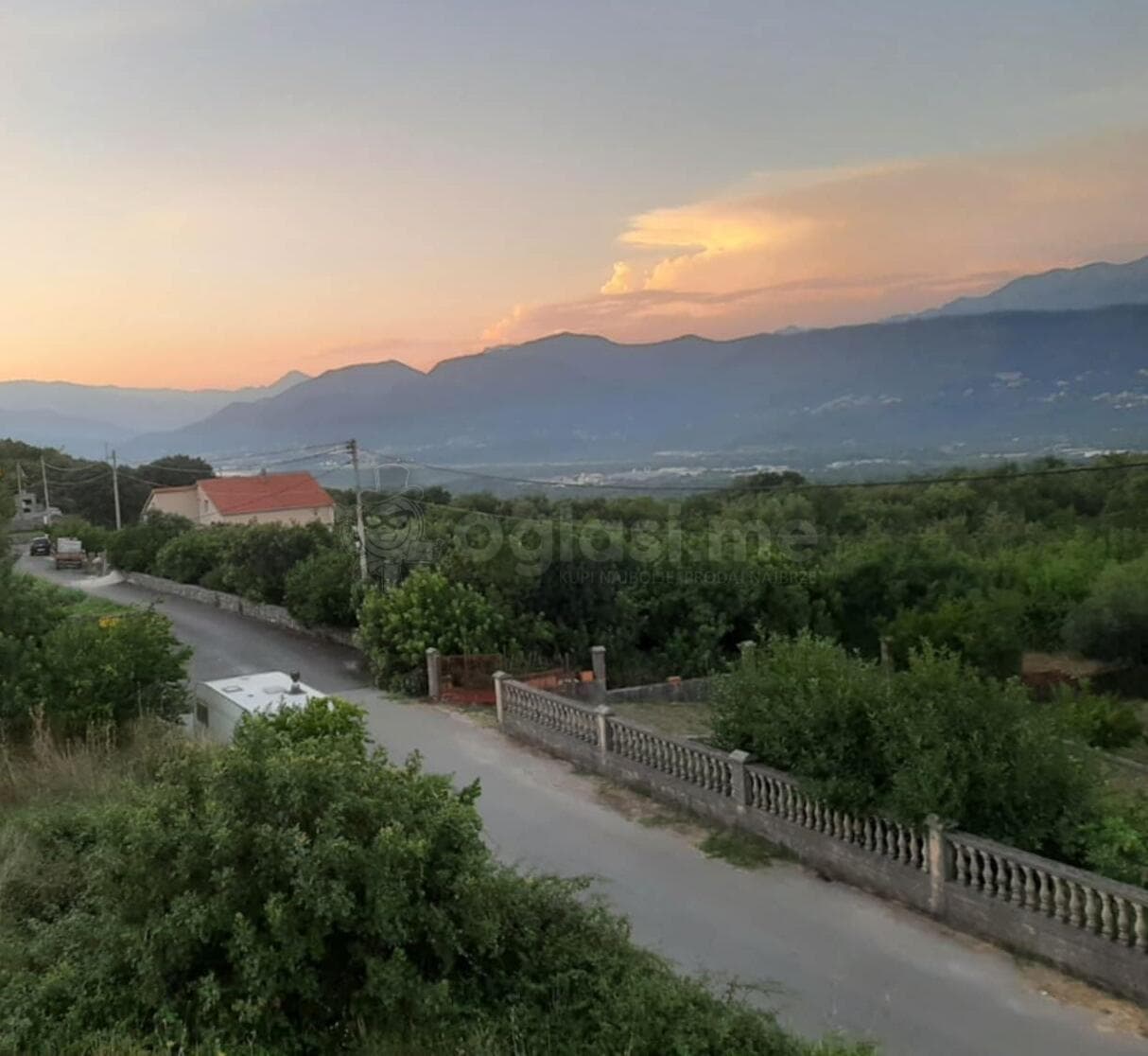 Budva'da Panoramik Deniz Manzaralı 6.600 m²'lik İmarlı Arsa, m²'si 65 Euro!