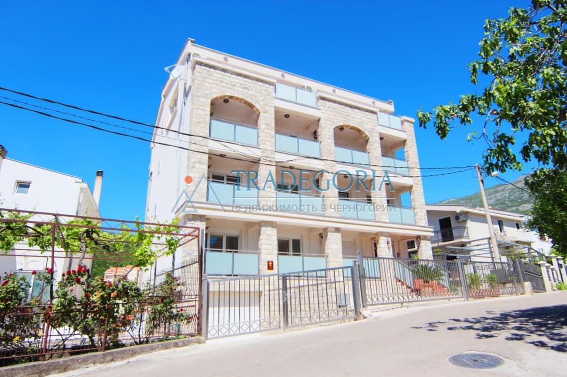 Hotel for sale with 17 apartments in Bečići - Image 2