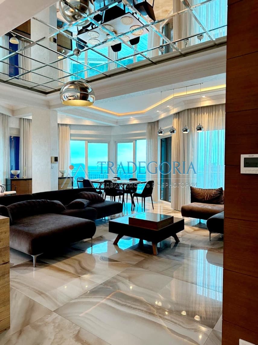Penthouse mit Garage in Bečići