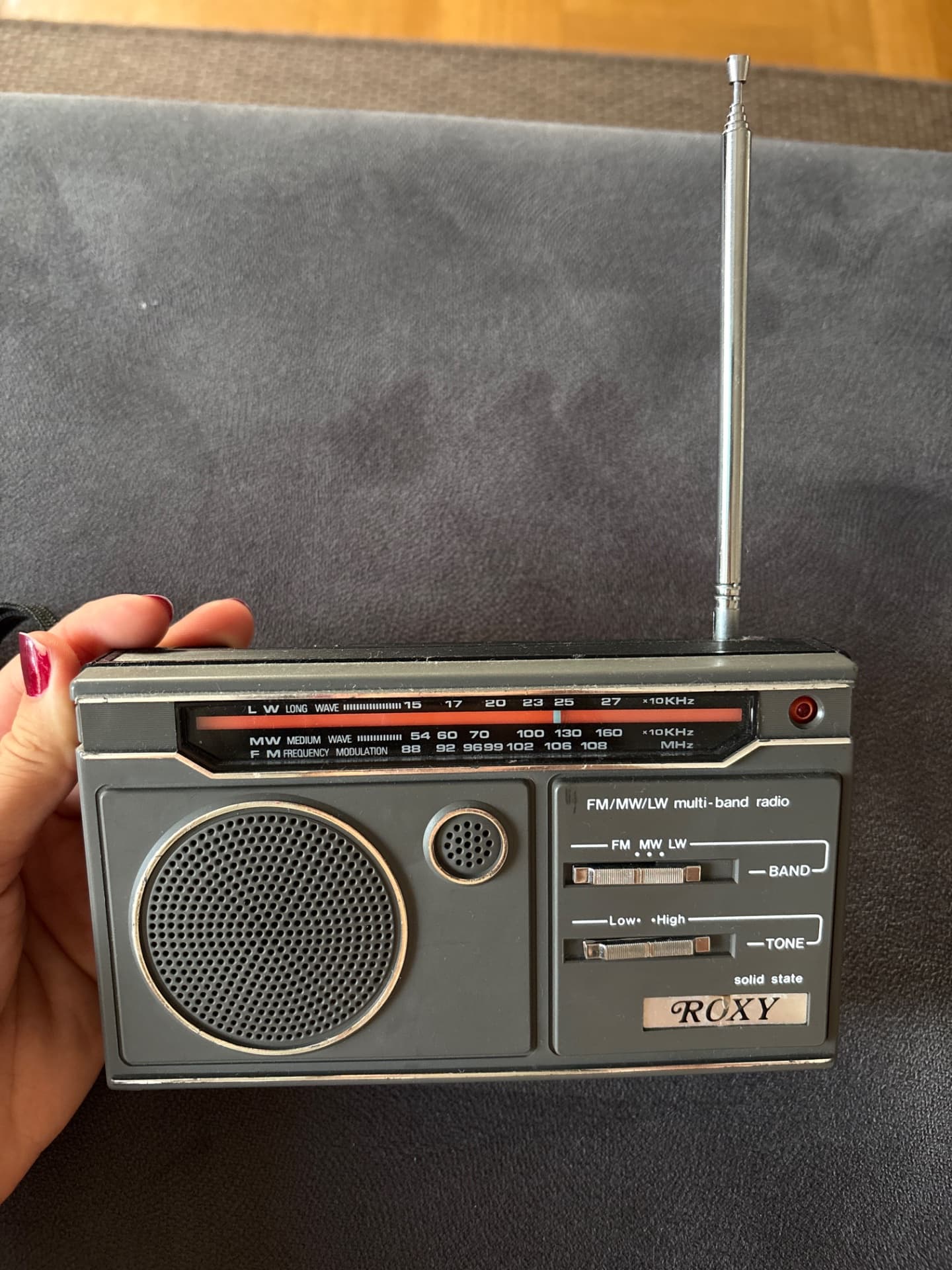 Eski tip Roxy marka radyo — 2
