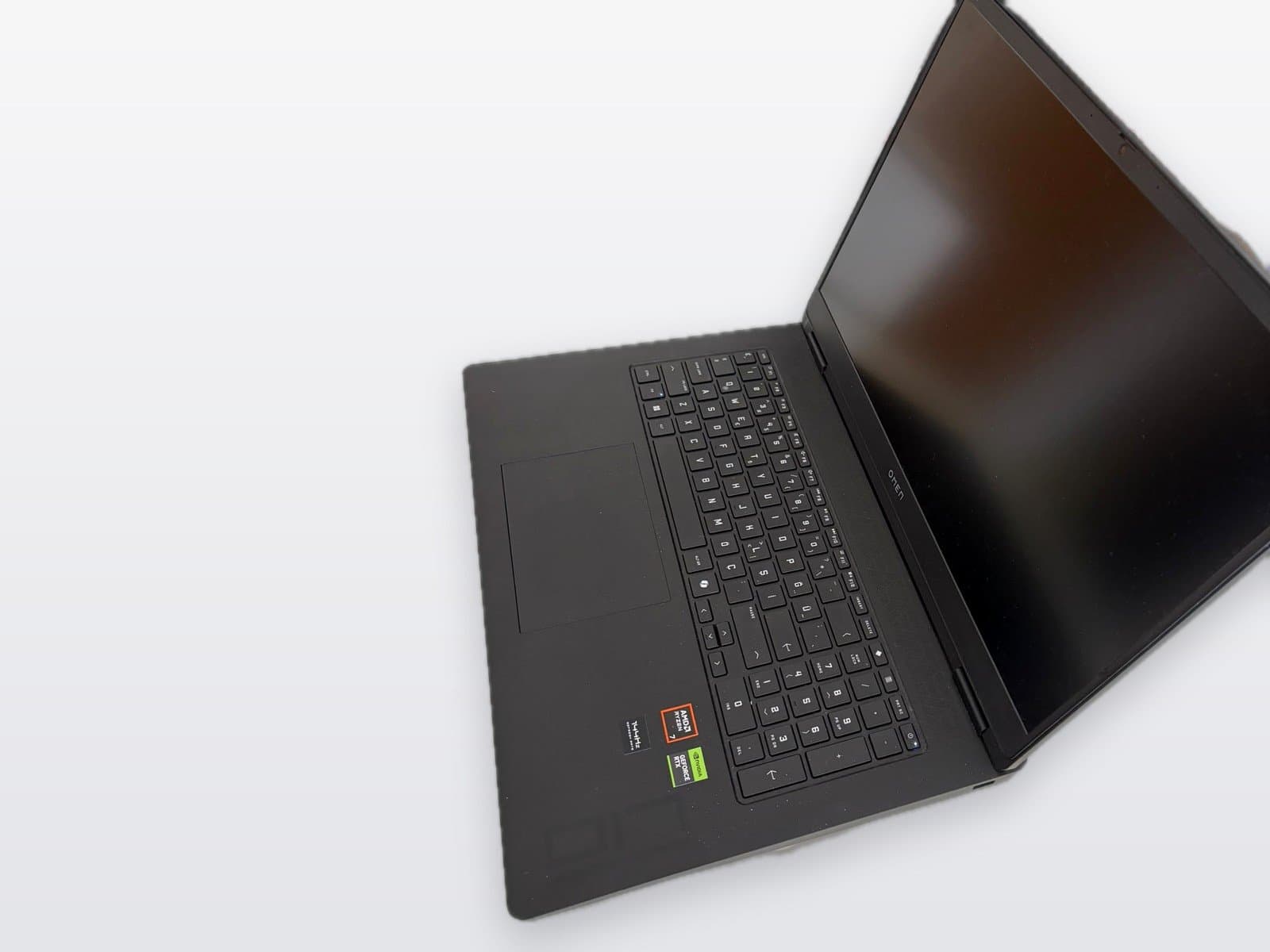 HP OMEN 17 – Ryzen 7 8845HS, RTX 4070 8 GB, 16 GB DDR5, 1 TB SSD, 144 Hz – Budva — 2