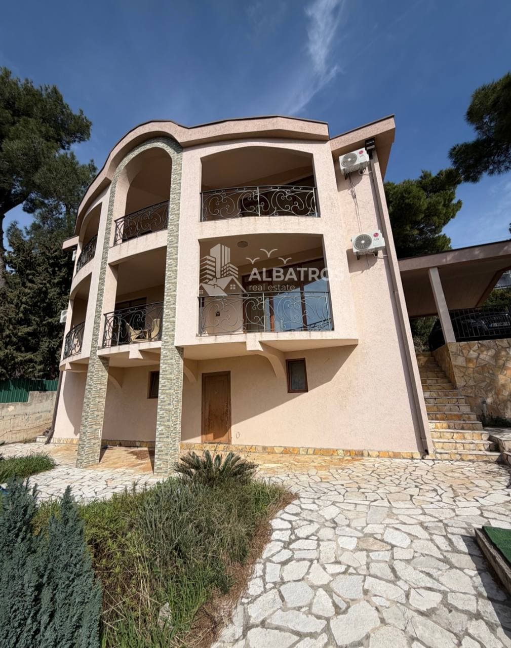 Bar, Zeleni Pojas'ta Satılık Modern 4+1 Villa