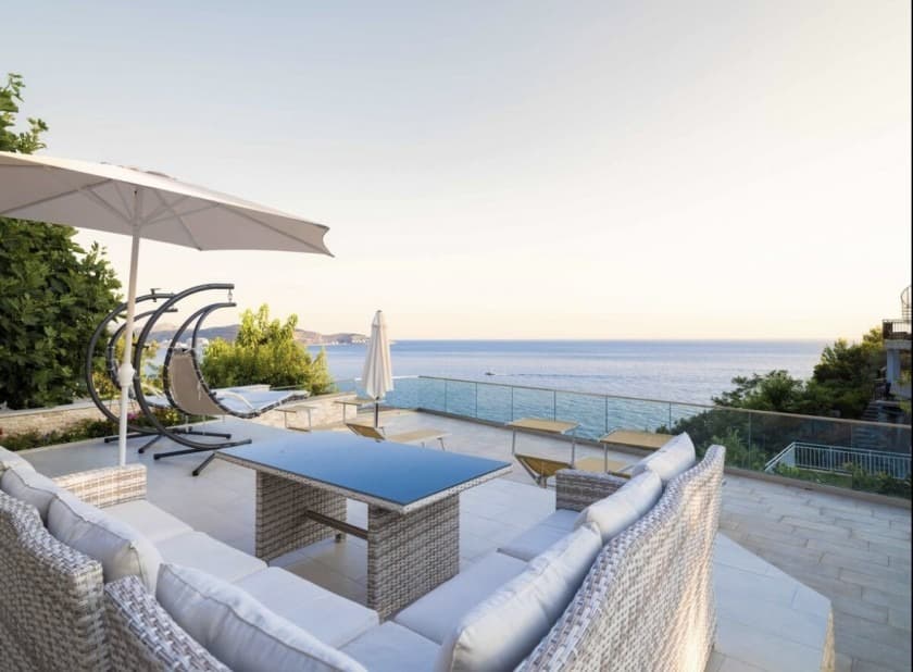 Bar, Ratac'ta Satılık Havuzlu, Deniz Manzaralı 7+1 Villa