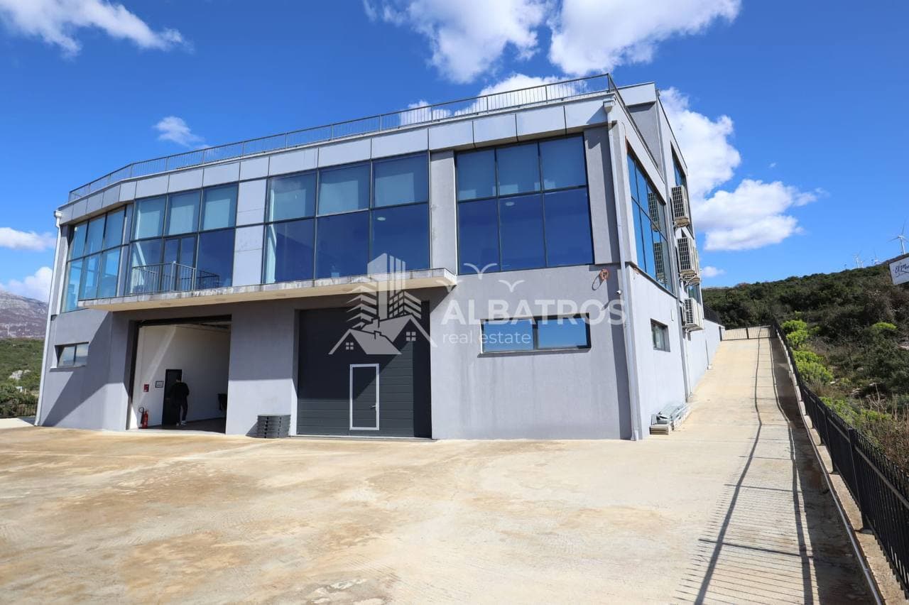 Ulcinj'de Satılık İki Katlı 1.151 m² İşyeri