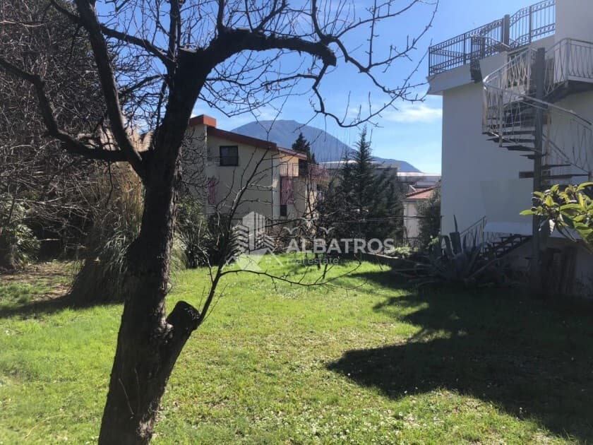 Bar, Šušanj'da Satılık Projeli Üç Katlı 300 m² Ev — 2