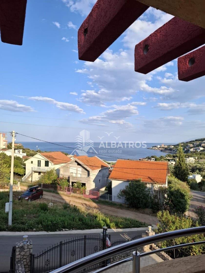 Bar, Utjeha'da Satılık Deniz Manzaralı 200 m² İki Katlı Ev
