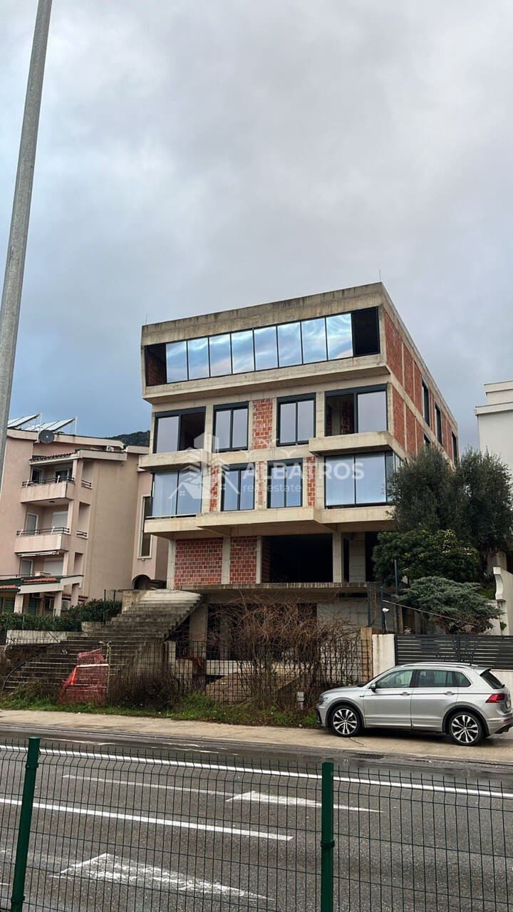 Bar, Šušanj'da Denize Sıfır Otel