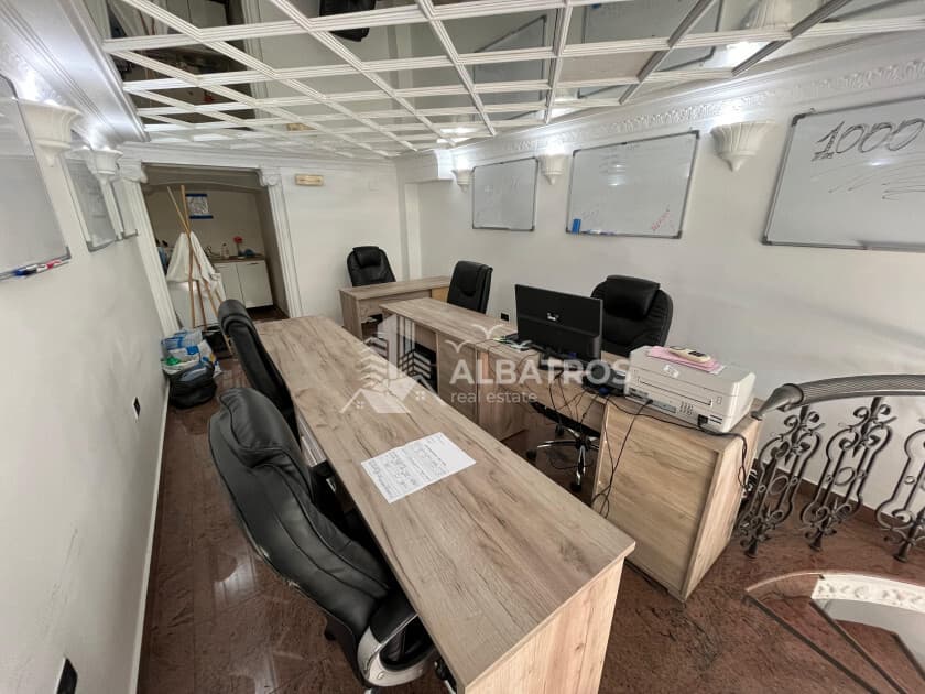 Izdaje se poslovni prostor 18m² u centru Bara