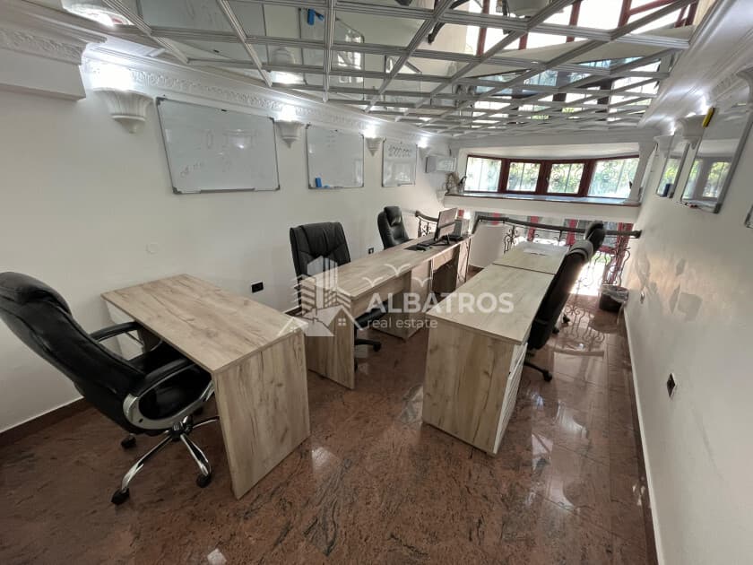 Izdaje se poslovni prostor 18m² u centru Bara — 2