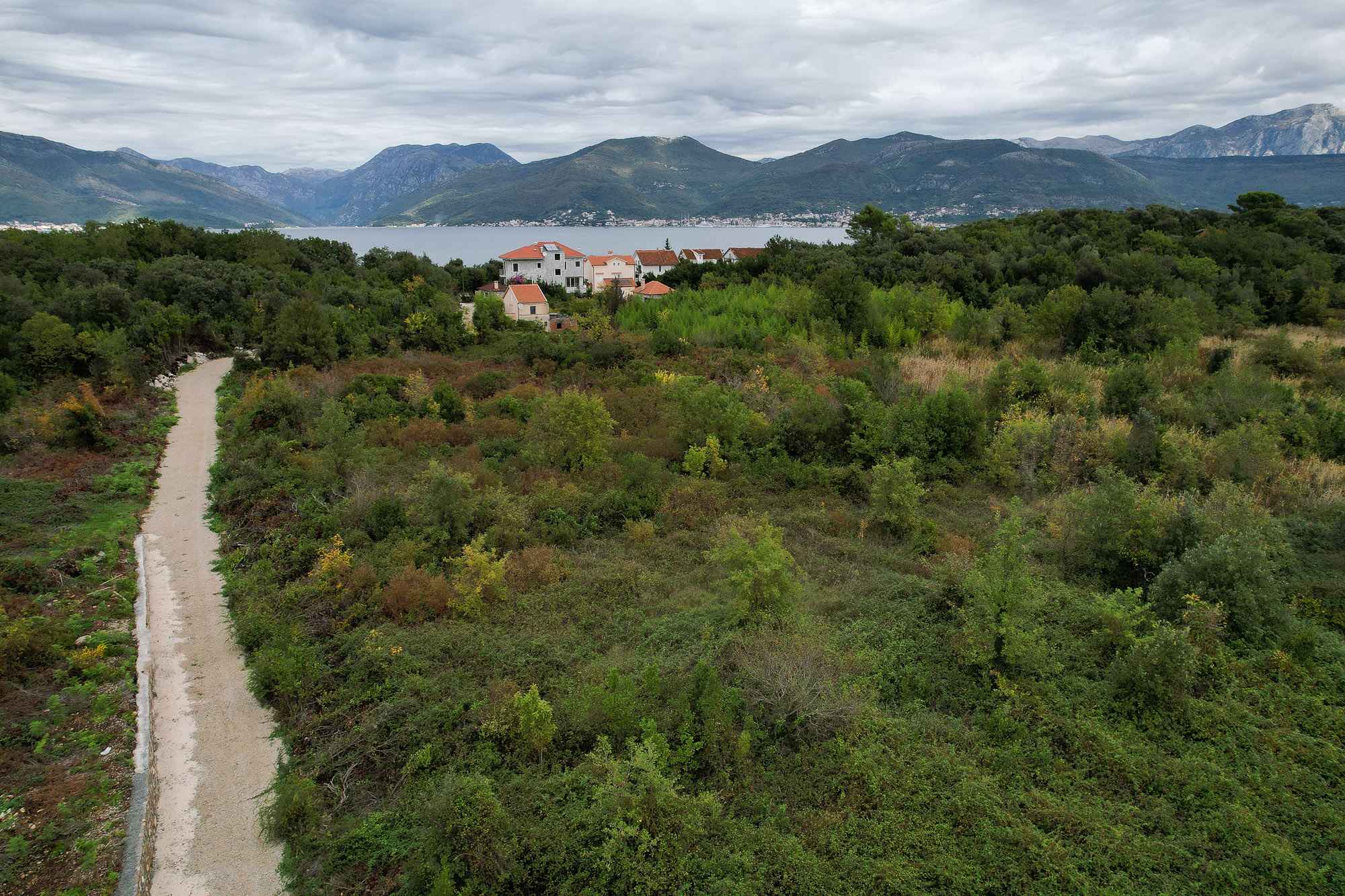 Tivat, Goshichi'de Denize 50 m Mesafede Arsa