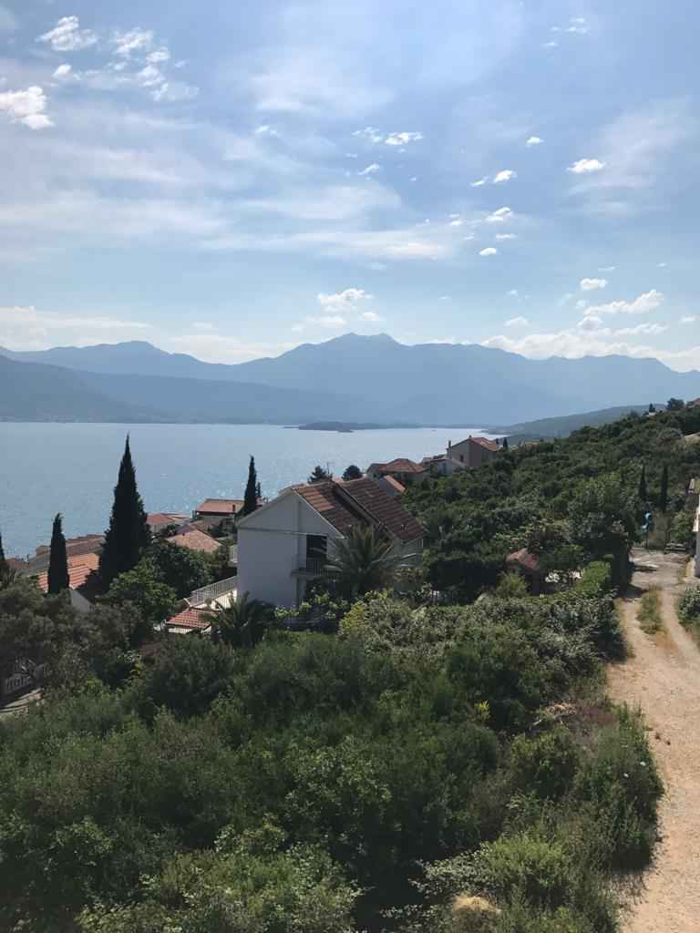 Tivat, Krasici'de Deniz Manzaralı İmarlı Arsa — 2